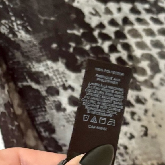 Express| Sheer Black & White Snake Print Rolled Short Sleeve Blouse Sz M - Picture 3 of 4